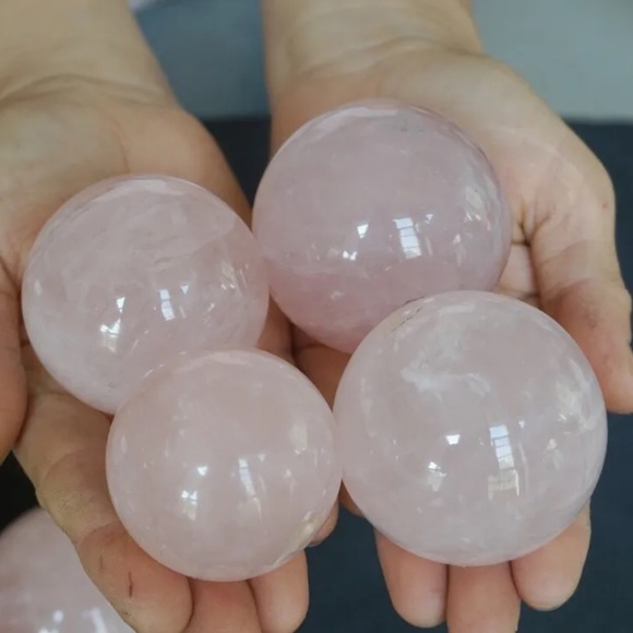 Beautiful natural rose quartz sphere - Picture 1 of 5